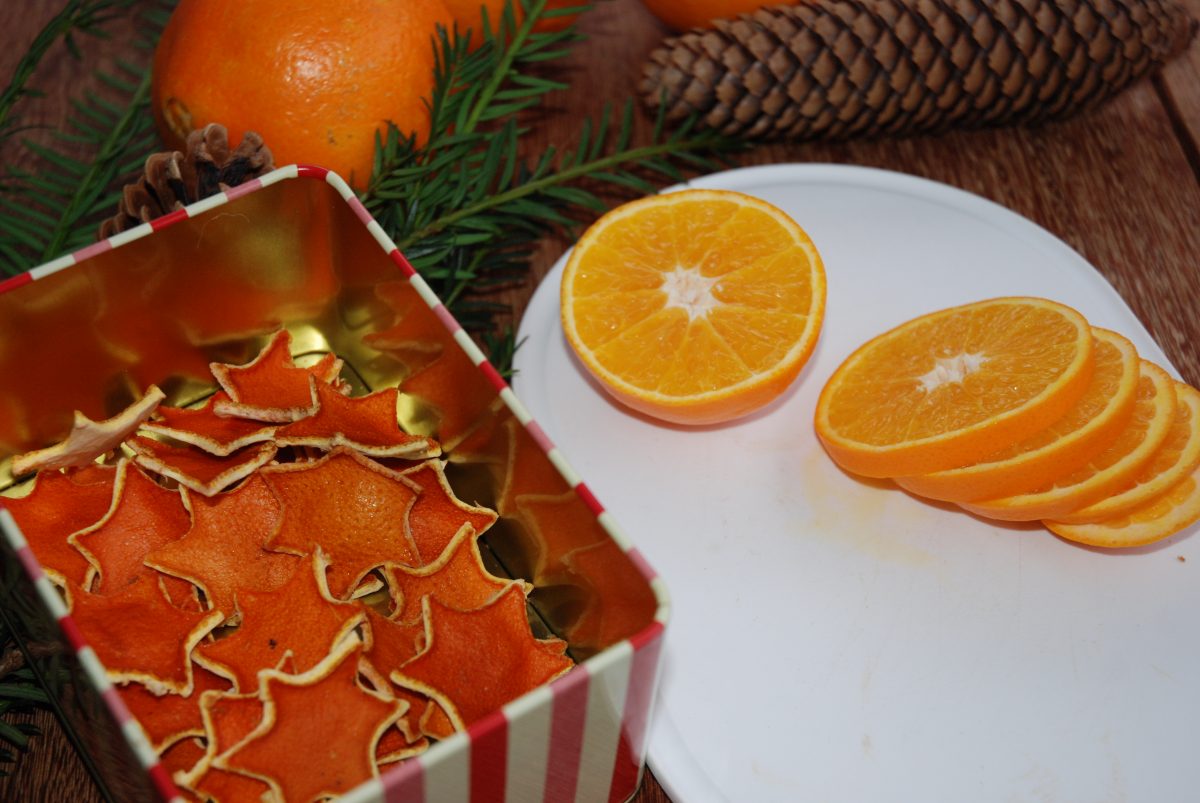 Orangensterne als Deko